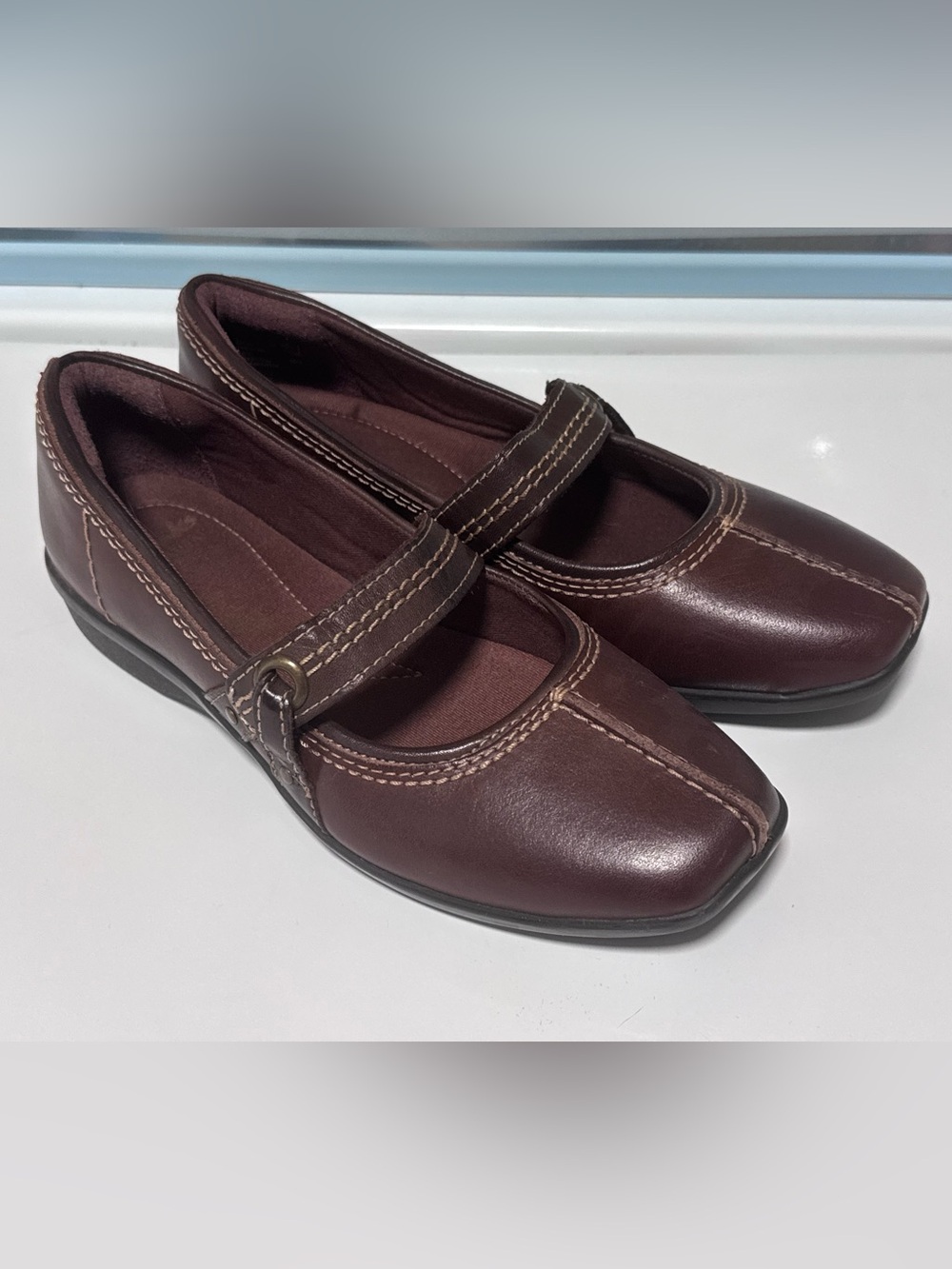 CLARKS / Size 6 / Women's Brown Mary Jane Flats - Classic Casual Slip-On / NWOT